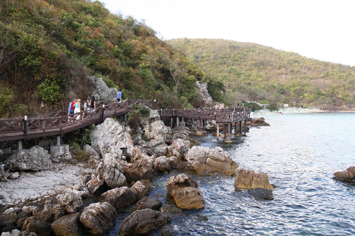 Koh Larn - scooter rental area in Pattaya